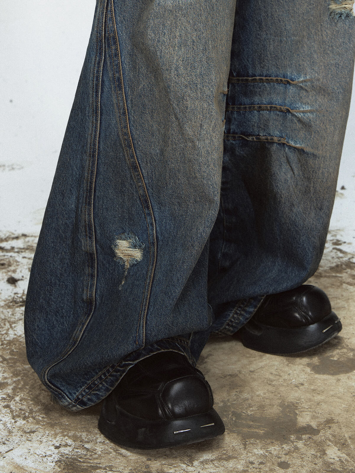 Vintage-Inspired Baggy Cargo Denim Jeans