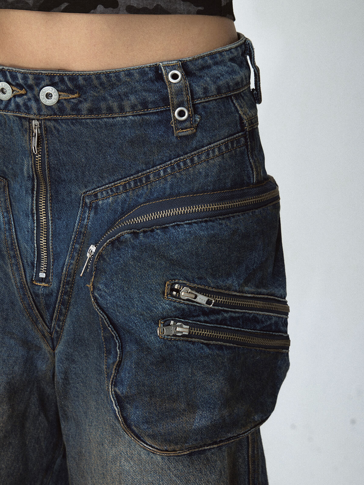  Vintage-Inspired Baggy Cargo Denim Jeans